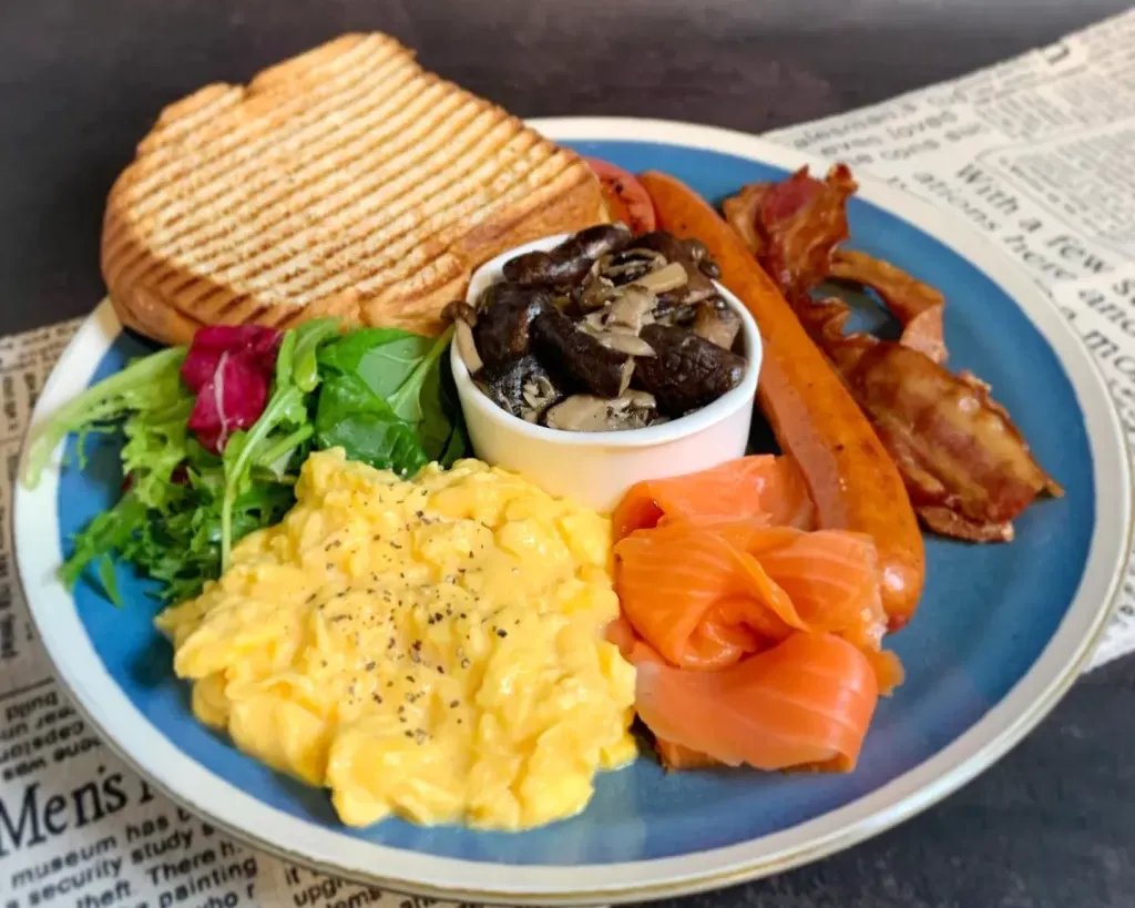 Refuel Cafe - Full Tank with Extra Smoked Salmon