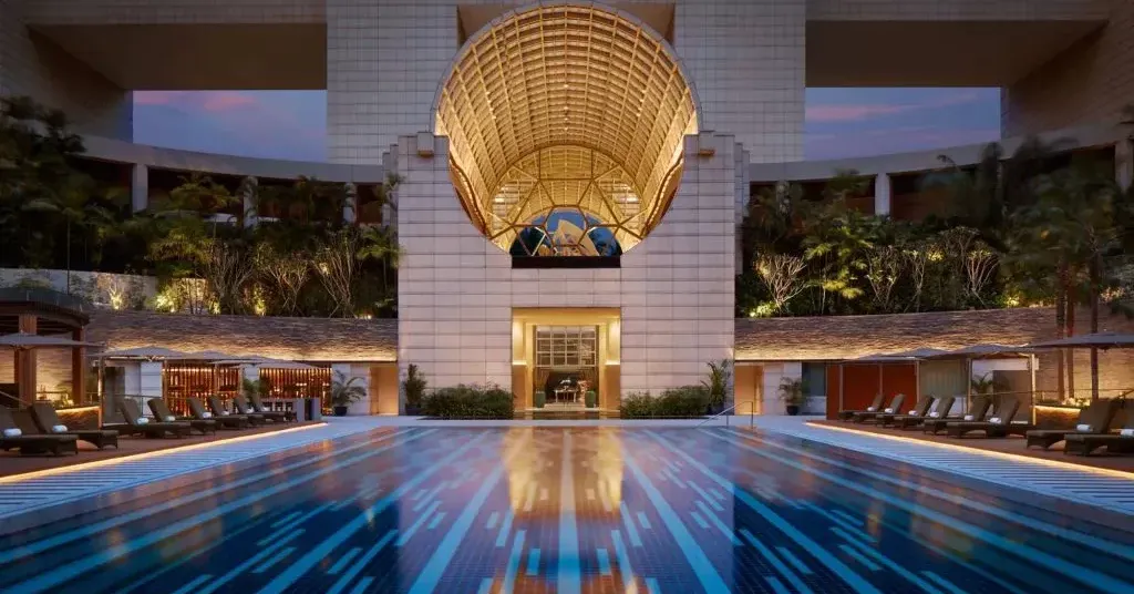 Ritz-Carlton Millenia (SG) - Deluxe Suite Hotel Review